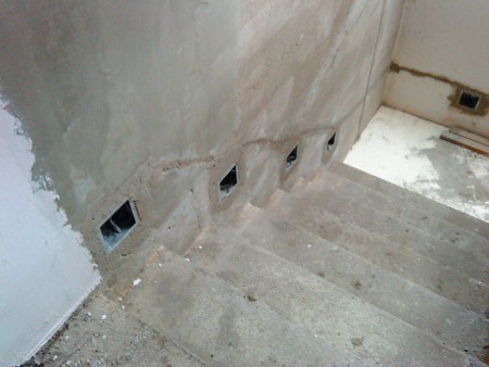 Novostavba RD Hlinsko - montáž osvětlení na schodišti